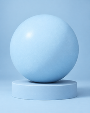 Mini ballon Pilates 25 cm bleu sur socle et fond bleu