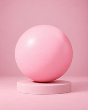 Mini ballon Pilates 25 cm rose sur socle et fond rose
