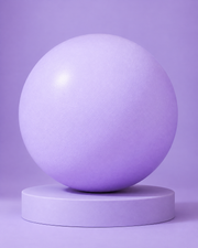 Mini ballon Pilates 25 cm violet sur socle et fond violet