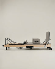 Reformer Pilates pliable Opilat coloris Galet, vue de profil
