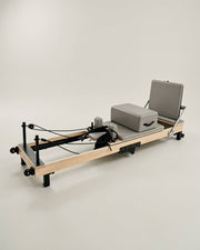 Reformer Pilates pliable Opilat, coloris Galet, vue de trois quarts