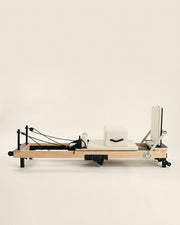 Reformer Pilates pliable Opilat coloris Ivoire, vue de profil